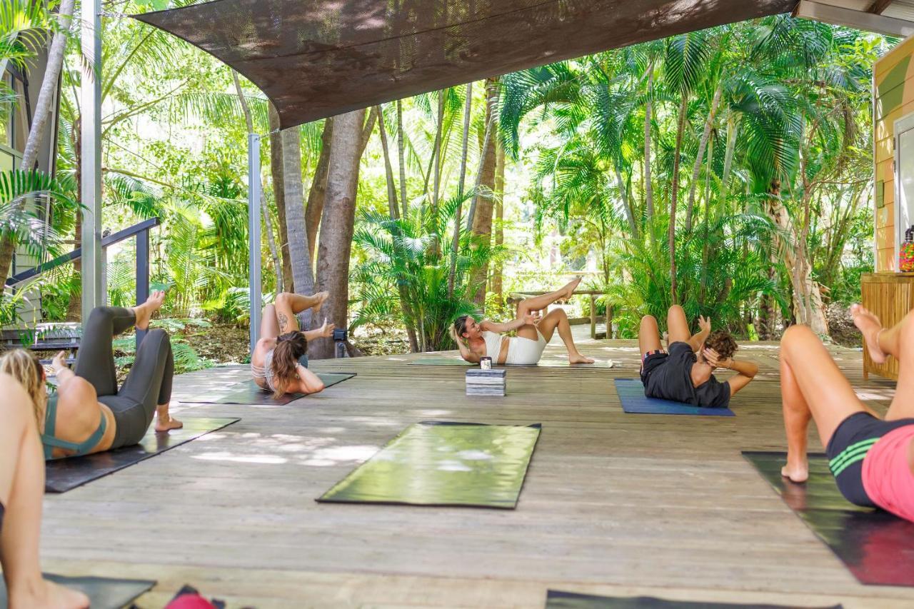 Selina Magnetic Island Hostel Horseshoe Bay Bagian luar foto